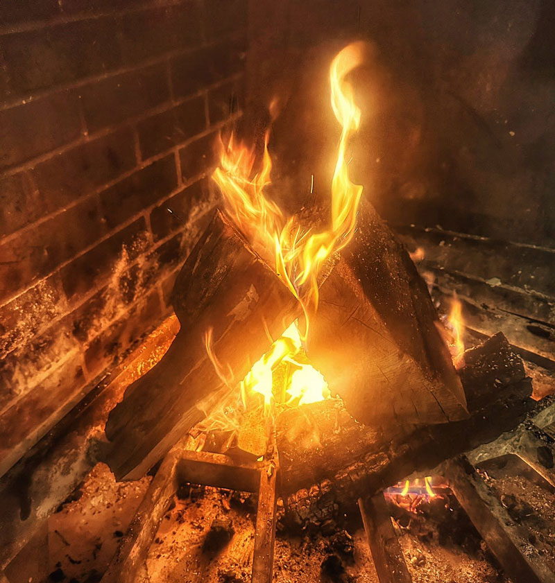 ope-firplace-big-muster-distillery open fireplace at the Big Muster Distilling Co